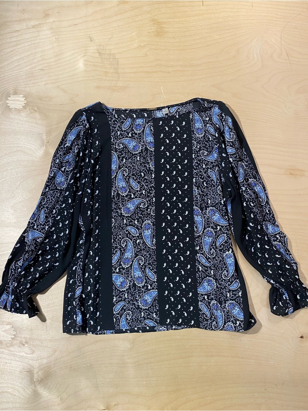 T Tahari Black Paisley Patchwork Long-Sleeve Blouse with Blue Accents Large (RT)